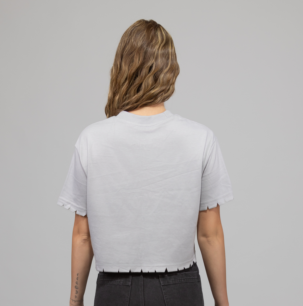 CROP TOP CORTE AMPLIO MANGA CON CORTES