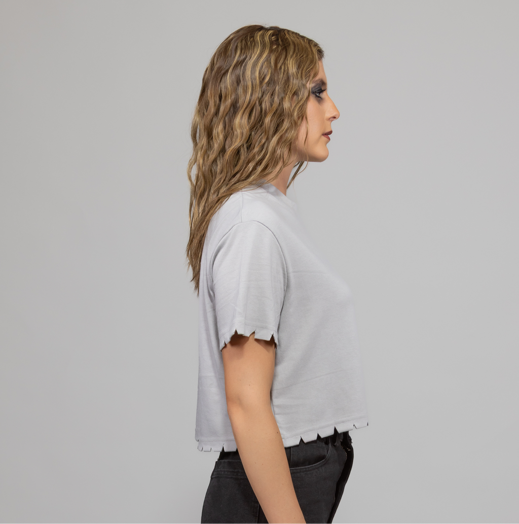 CROP TOP CORTE AMPLIO MANGA CON CORTES