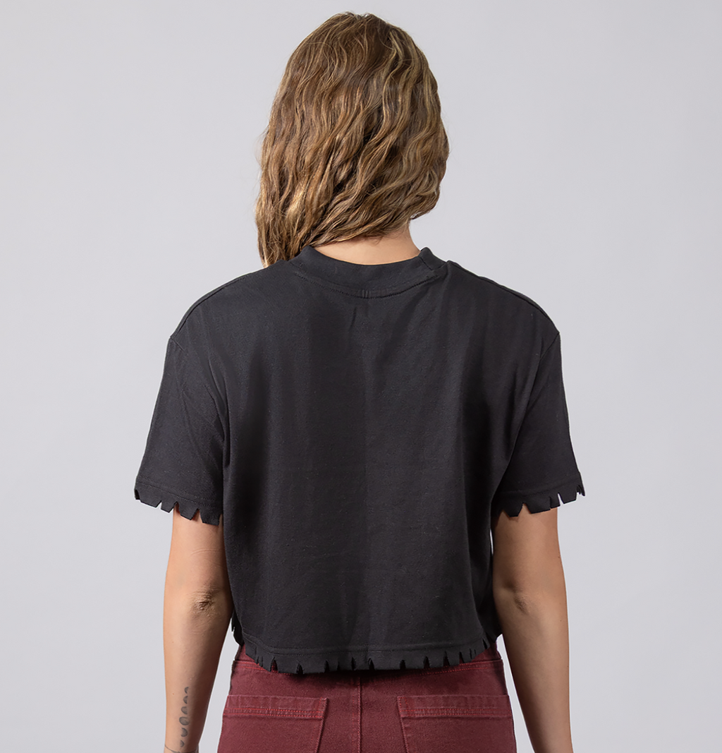 CROP TOP AMPLIO CON MANGAS CON CORTES